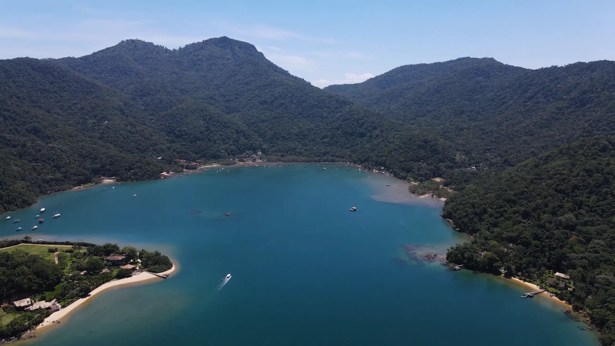 Lopes Mendes e Saco do Céu: Aventura e Paraíso em um Dia Inesquecível