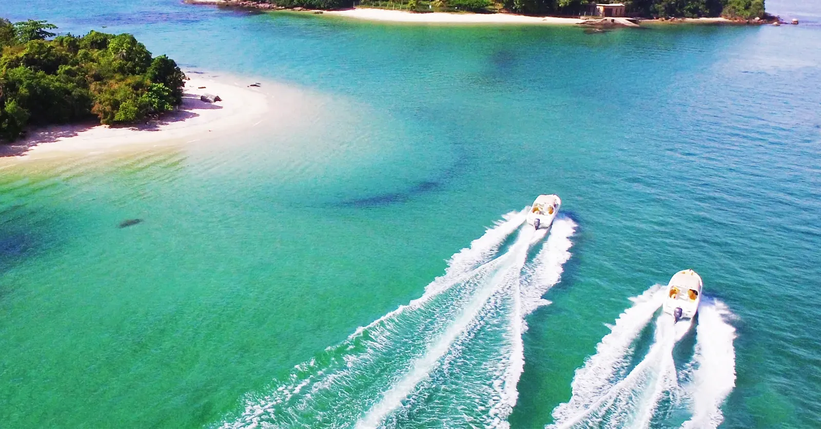 Passeio de Lancha em Angra: Um Mergulho Sensorial no Paraíso!