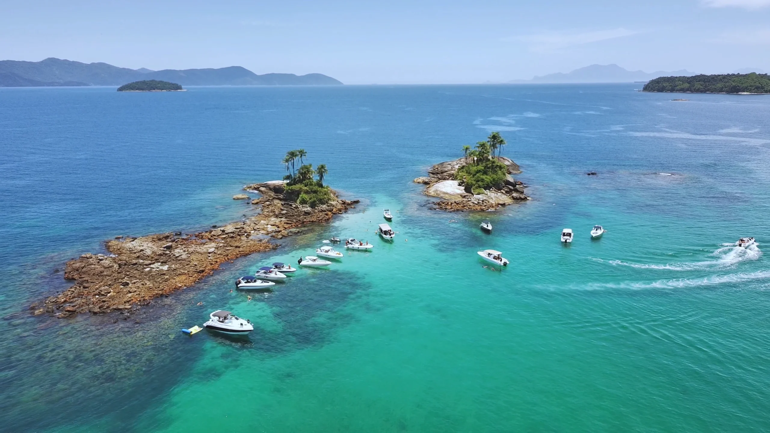 Ilhas Botinas: O Mergulho no Coração de Cristal de Angra dos Reis